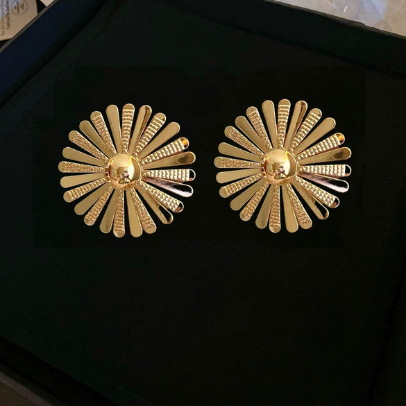 Women's Electroplated Iron Hollow Flower Statement Earrings Retro Trendy Fashion Jewelry