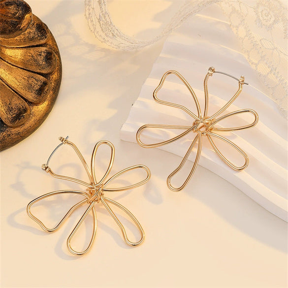 Women's Electroplated Metal Flower Earrings With Hollow Statement Design And Stainless Steel Ear Posts For Wholesale Fashion Jewelry