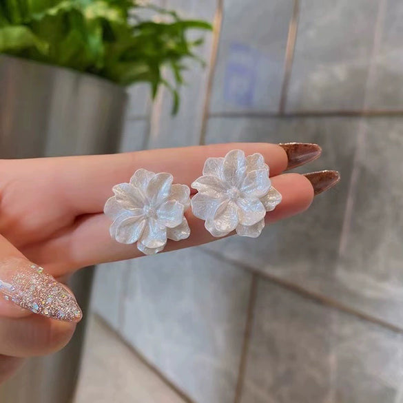 Women's Electroplated Resin Flower Earrings White Floral Retro Style Fashion Jewelry