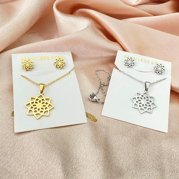 Women's Electroplated Stainless Steel Flower Earrings And Necklace Jewelry Set Wholesale