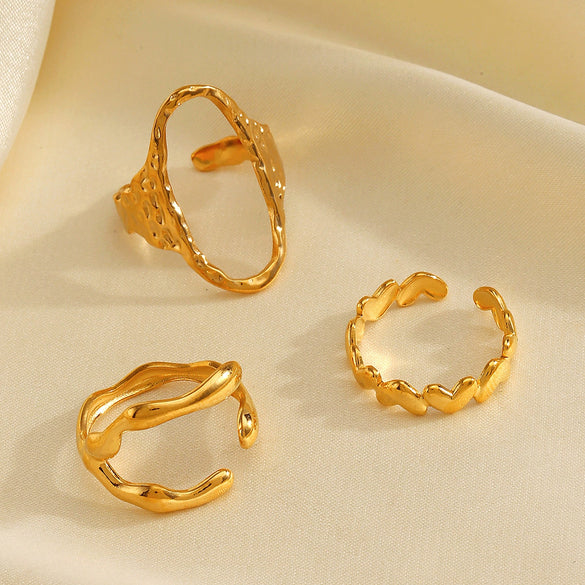Women's Electroplated Stainless Steel Vintage Heart Ring With Geometric Line Pattern