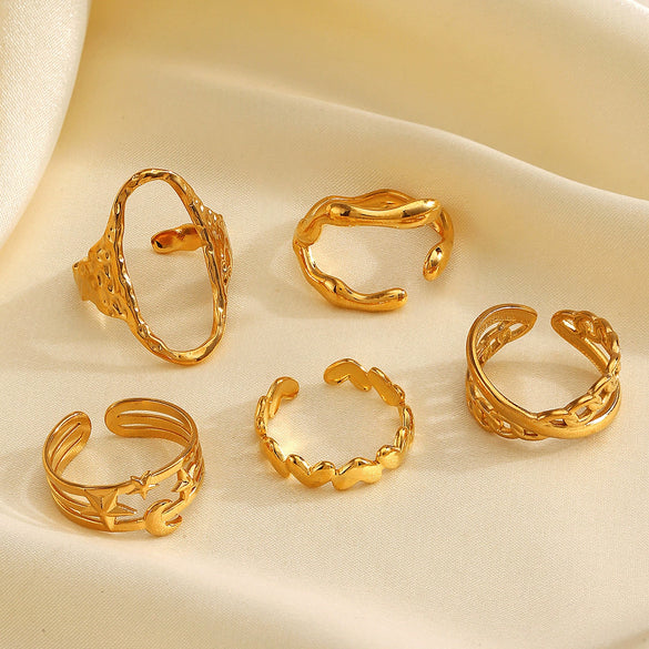 Women's Electroplated Stainless Steel Vintage Heart Ring With Geometric Line Pattern