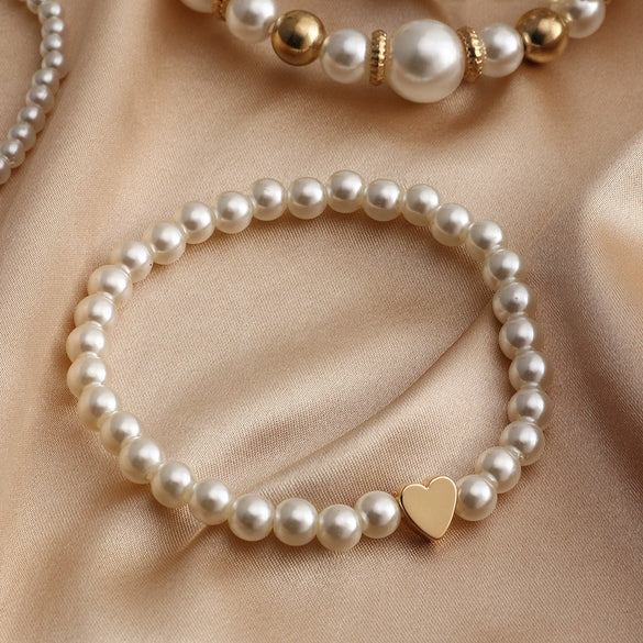 Women's Elegant Faux Pearl Bracelet With Love Charm Simple Fashion Resin Jewelry Accessory