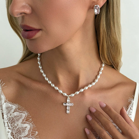 Women's Elegant Geometric Imitation Pearl Beaded Pendant Necklace With Alloy Cross Charm And Lobster Clasp