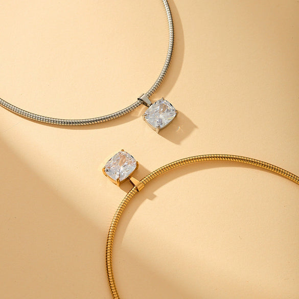 Women's Elegant Square Zircon Geometric Stainless Steel Necklace With Gold Plating And Simple Clavicle Chain