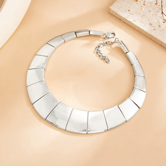 Women's Exaggerated Geometric Alloy Choker Necklace With Wide Glossy Collar Design And Patchwork Metal Panels