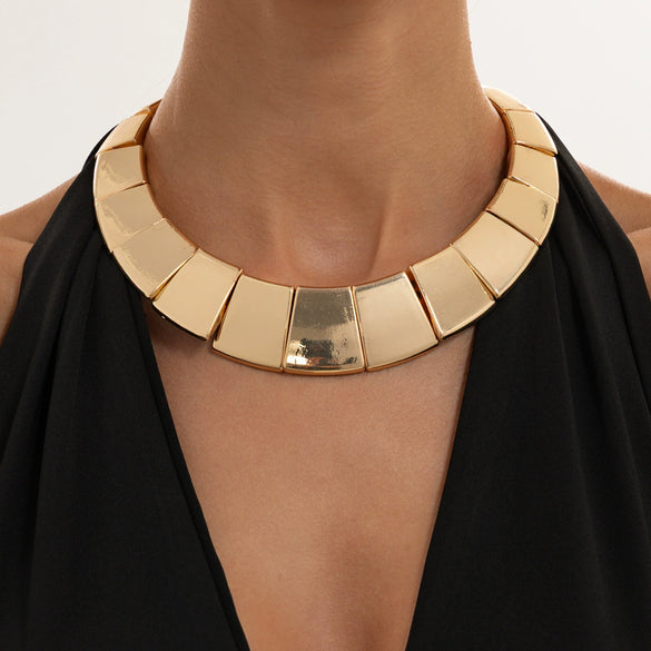 Women's Exaggerated Geometric Alloy Choker Necklace With Wide Glossy Collar Design And Patchwork Metal Panels