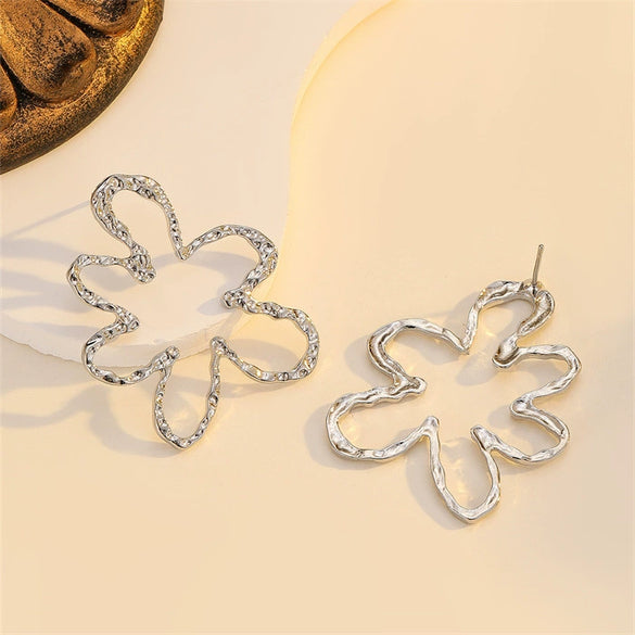 Women's Exaggerated Hollow Floral Earrings In Electroplated Zinc Alloy With A Simple Elegant Design
