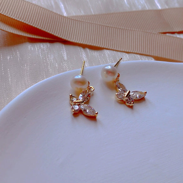 Women's Exotic 925 Silver Needle Natural Freshwater Pearl Alien Shape Earrings