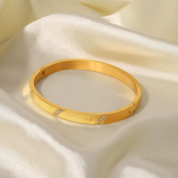 Women's Fashion Allmatch Stainless Steel Bracelet With 18K Gold Twill Inlaid White Zircon And Geometric Design