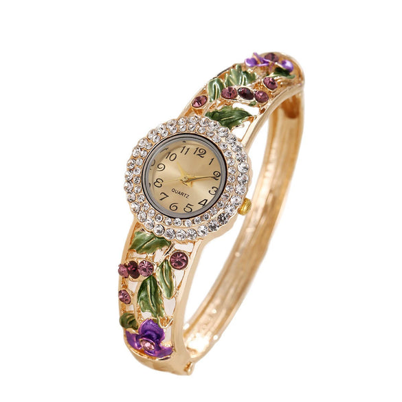 Women's Fashion Alloy Bracelet Quartz Watch With Diamonddecorated Flower And Round Dial