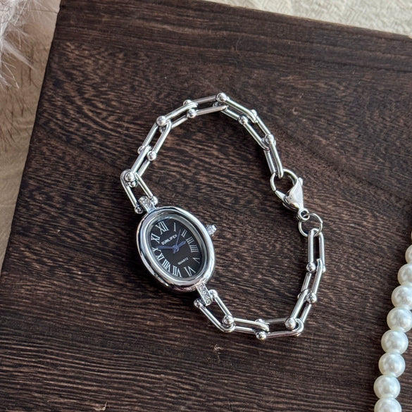 Women's Fashion Alloy Bracelet Watch With Cut Out Design And Roman Numerals