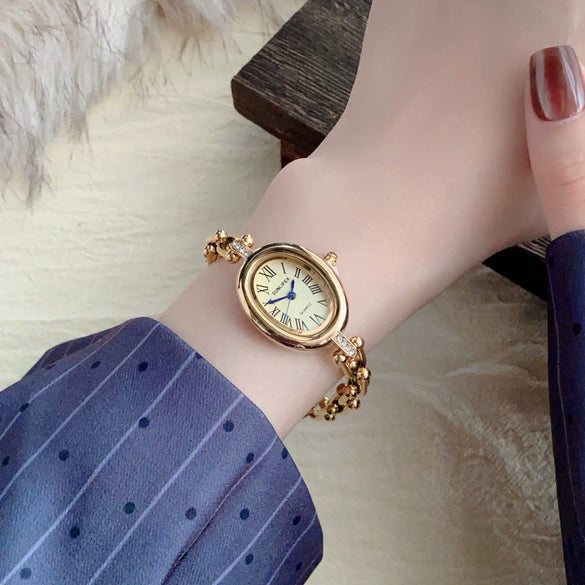 Women's Fashion Alloy Bracelet Watch With Cut Out Design And Roman Numerals