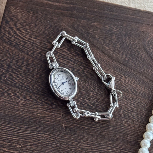 Women's Fashion Alloy Bracelet Watch With Cut Out Design And Roman Numerals