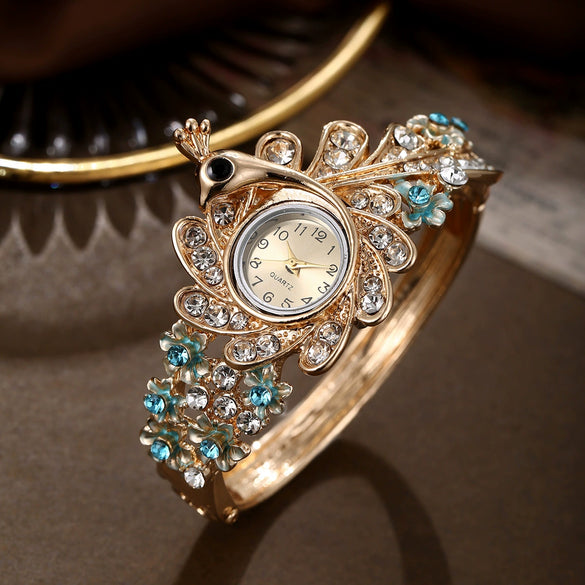 Women's Fashion Alloy Malachite Quartz Pendant Watch With Round Dial