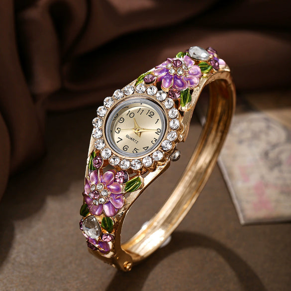 Women's Fashion Alloy Quartz Watch With Diamonddecorated Carved Flower And Round Dial