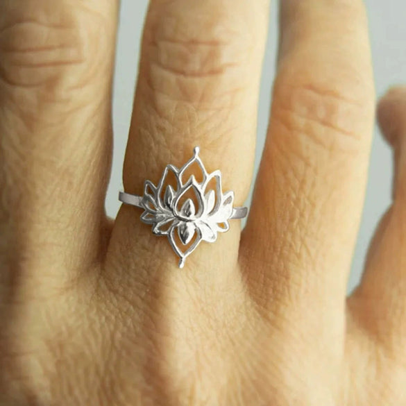 Women's Fashion Antique Exquisite Copper Finger Ring With Flower And Geometric Pattern Electroplated Pastoral Style