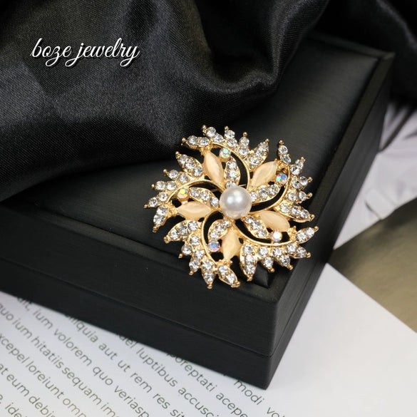 Women's Fashion Brooch Alloy Alloy Pearl Flower Electroplated Light Luxury Style