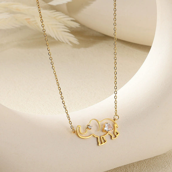 Women's Fashion Elegant Necklace Fivepointed Star Zircon Pearl Clavicle Chain Titanium Steel Stainless Steel Electroplated Flower Style