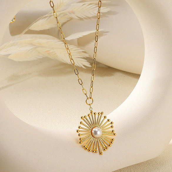 Women's Fashion Elegant Necklace Fivepointed Star Zircon Pearl Clavicle Chain Titanium Steel Stainless Steel Electroplated Flower Style