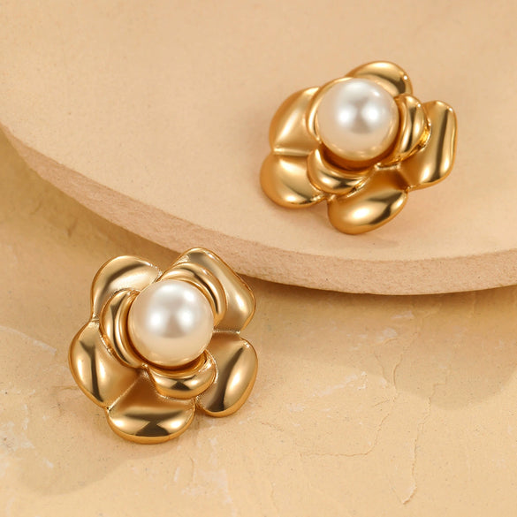Women's Fashion Flower Shaped Stainless Steel Electroplated Pearl Earrings