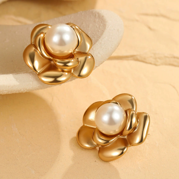 Women's Fashion Flower Shaped Stainless Steel Electroplated Pearl Earrings