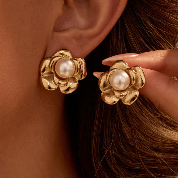 Women's Fashion Flower Shaped Stainless Steel Electroplated Pearl Earrings