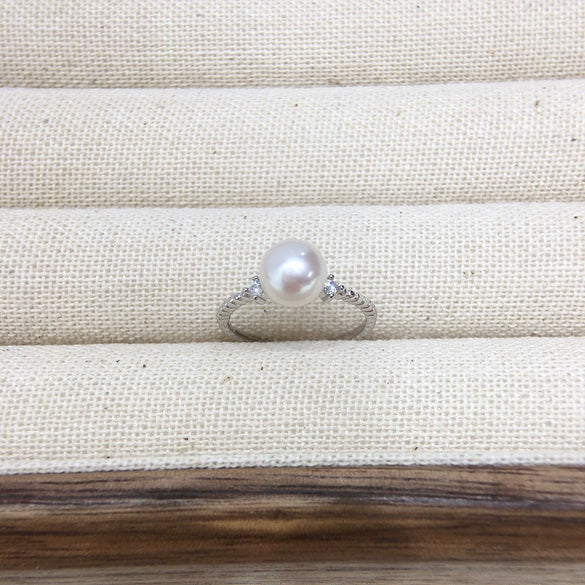 Women's Fashion Freshwater Pearl Ring In S925 Sterling Silver Round Shape
