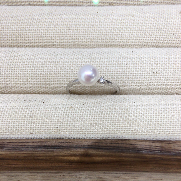 Women's Fashion Freshwater Pearl Ring In S925 Sterling Silver Round Shape