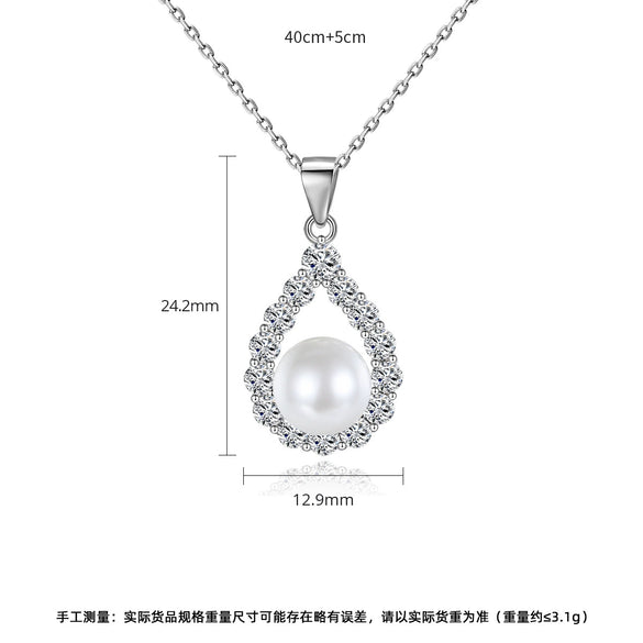 Women's Fashion Geometric Copper Zircon Pendant Necklace With Simple Elegant Clavicle Chain Design