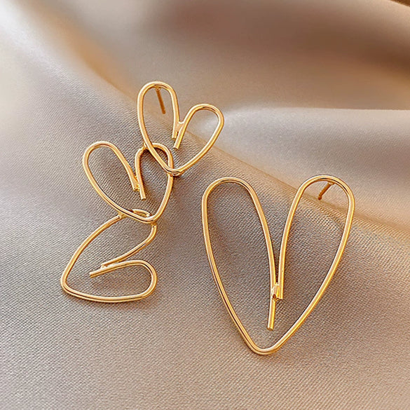 Women's Fashion Geometric Heart Shaped Pendant Earrings Alloy With Silver Needle Electroplated Love Earrings
