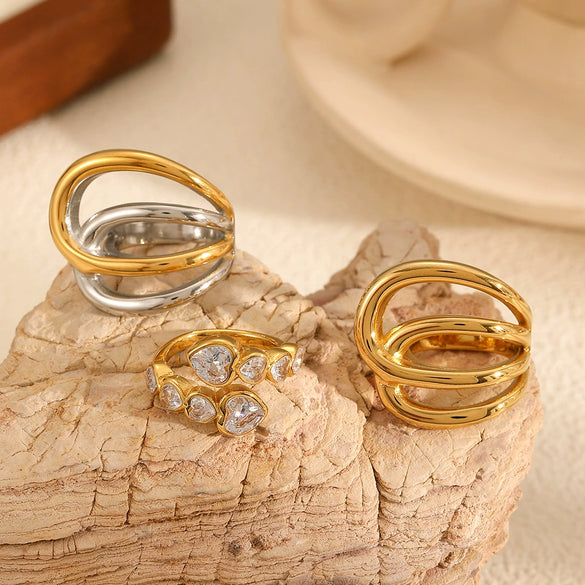 Women's Fashion Geometric Hollow Stainless Steel Ring With Electroplating And Heart Shape Pattern