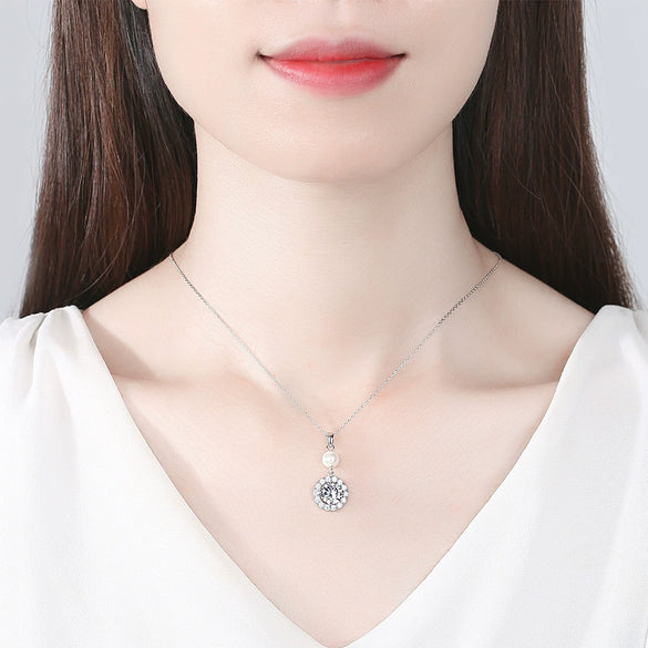 Women's Fashion Geometric Round Zircon Pendant Necklace With Electroplated Copper Ochain