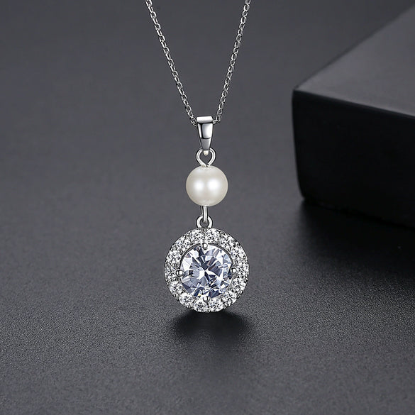 Women's Fashion Geometric Round Zircon Pendant Necklace With Electroplated Copper Ochain