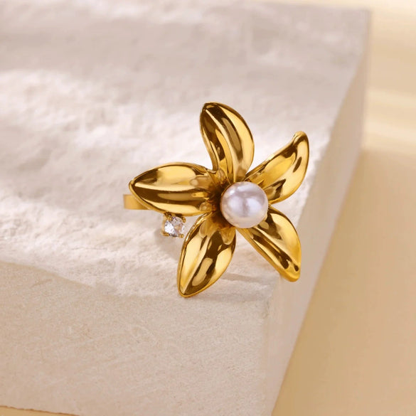 Women's Fashion Light Luxury Versatile Flower Zircon Geometric Ring In Stainless Steel With Electroplating