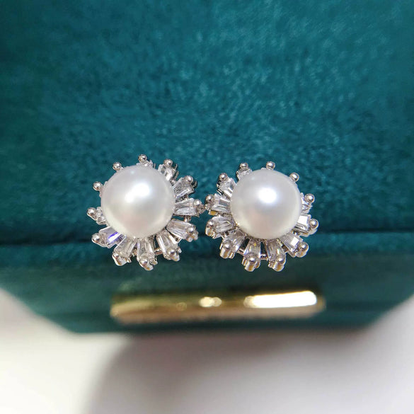 Women's Fashion Natural Freshwater Pearl Oblate Stud Earrings