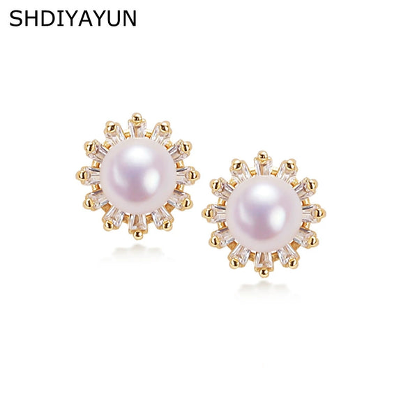 Women's Fashion Natural Freshwater Pearl Oblate Stud Earrings