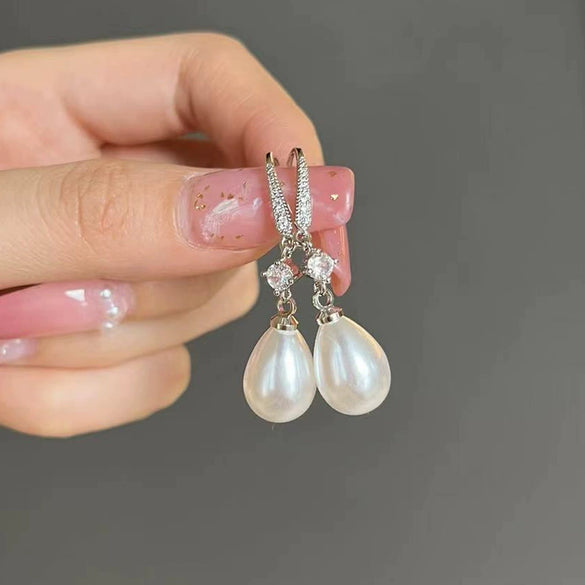 Women's Fashion Ol And Minimalist Geometric Copper Artificial Pearl Dropshaped Diamondembedded Earrings