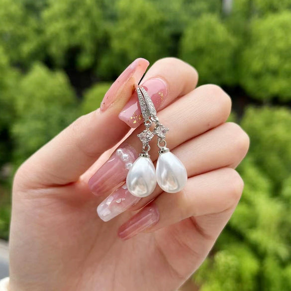 Women's Fashion Ol And Minimalist Geometric Copper Artificial Pearl Dropshaped Diamondembedded Earrings