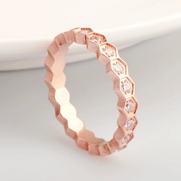Women's Fashion Ol Style Flower Shaped Titanium Steel Ring With Rose Gold Electroplating And Diamond Jewelry