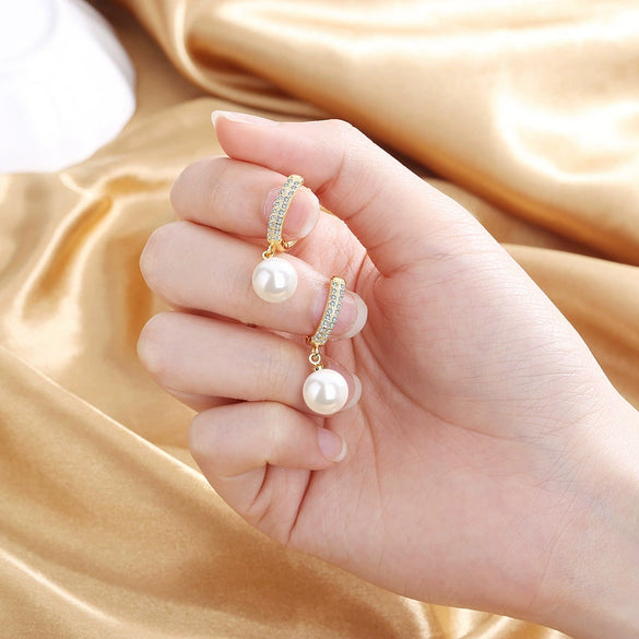 Women's Fashion Pearl Earrings With Geometric Pattern And 18K Gold Diamond Plating