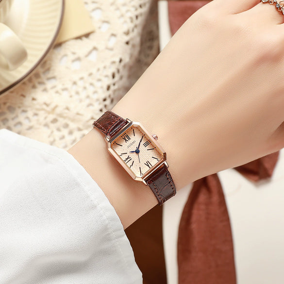 Women's Fashion Quartz Watch With Alloy Strap And Case Round Dial