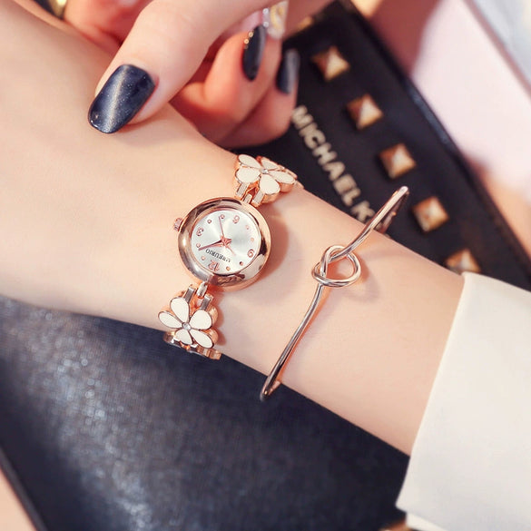 Women's Fashion Quartz Watch With Flower Daisy Pattern Alloy Strap Metal Case Copper Clasp Round Dial