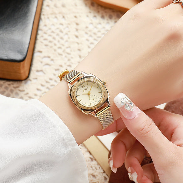 Women's Fashion Retro Alloy Belt Round Dial Quartz Watch