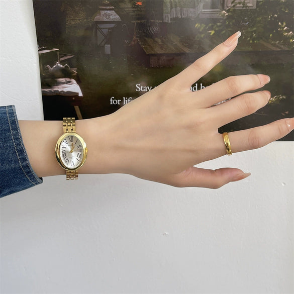 Women's Fashion Retro Oval Metal Case Fine Steel Strap Quartz Watch