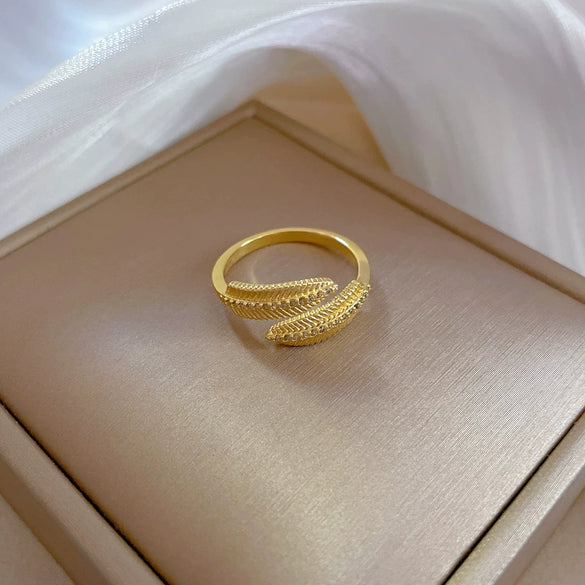 Women's Fashion Ring Brass Real Gold Electroplated Open Leaf Microinlaid The Crown Style