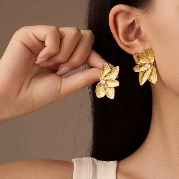 Women's Fashion Simple Half Petal Inlaid Zircon Stainless Steel And 18K Gold Electroplated Earrings