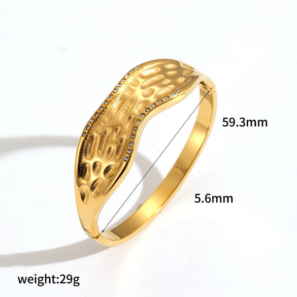 Women's Fashion Temperament Widesided Stainless Steel Bracelet With Geometric Pattern And Electroplating Process
