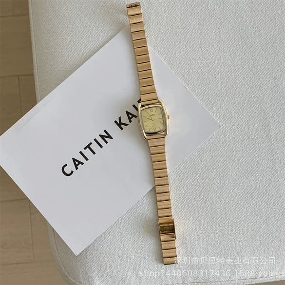 Women's Fashion Wine Barrel Shape Alloy Watch With Bamboo Band