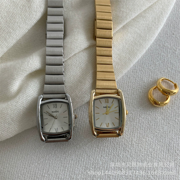 Women's Fashion Wine Barrel Shape Alloy Watch With Bamboo Band